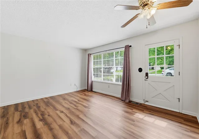 Photo 3 of Sale Pending at 725 N Washington Ave, Fayetteville, AR 72701 | MLS# 1349594 | Listing updated on 2026-09-02