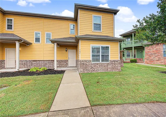Photo 2 of Townhouse for sale at 761 N Wordsworth Ln, Fayetteville, AR 72704 | MLS# 1349612 | Listing updated on 2026-10-06