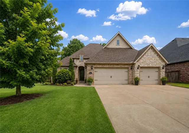 Photo 1 of Single family home for sale at 907 Glen Arbor Ave, Bentonville, AR 72713 | MLS# 1349838 | Listing updated on 2026-09-13