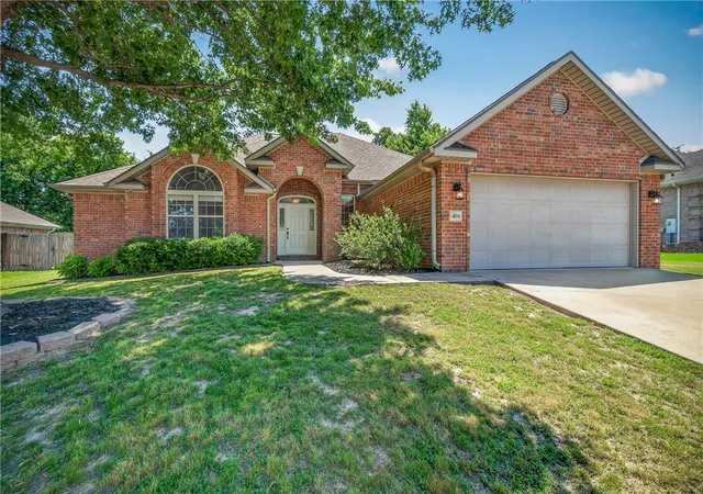 Photo 2 of Single family home for sale at 406 Nw Saddlebrook Dr, Bentonville, AR 72712 | MLS# 1349841 | Listing updated on 2026-10-01