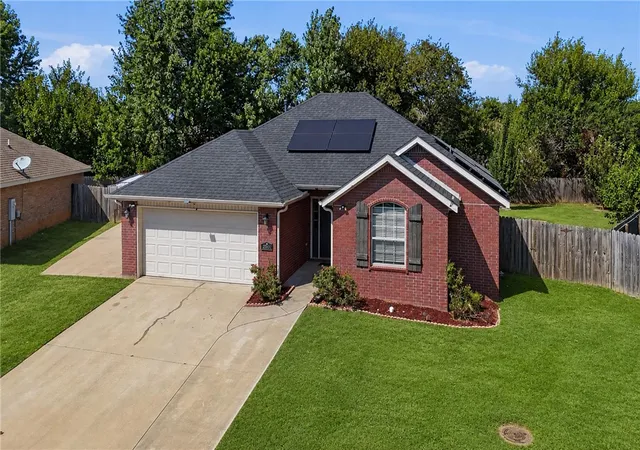 Photo 1 of Single family home for sale at 2901 S East St, Rogers, AR 72758 | MLS# 1349601 | Listing updated on 2026-10-20