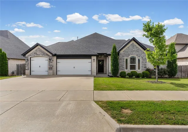 Photo 1 of Sale Pending at 1160 Elizabeth Dr, Bentonville, AR 72713 | MLS# 1350940 | Listing updated on 2026-10-07