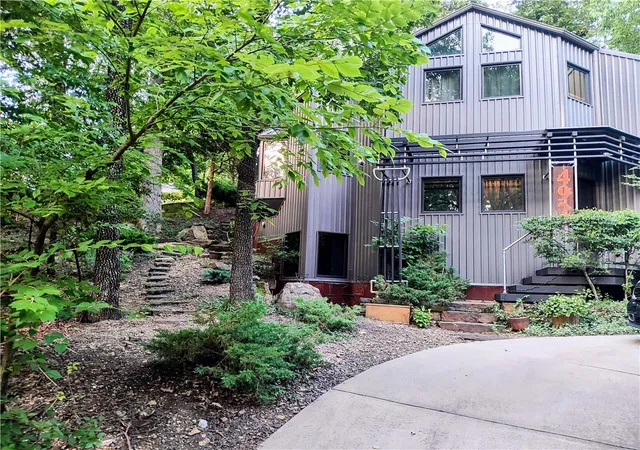 Photo 1 of Sale Pending at 492 Vinson Ave, Fayetteville, AR 72701 | MLS# 1351022 | Listing updated on 2026-08-30