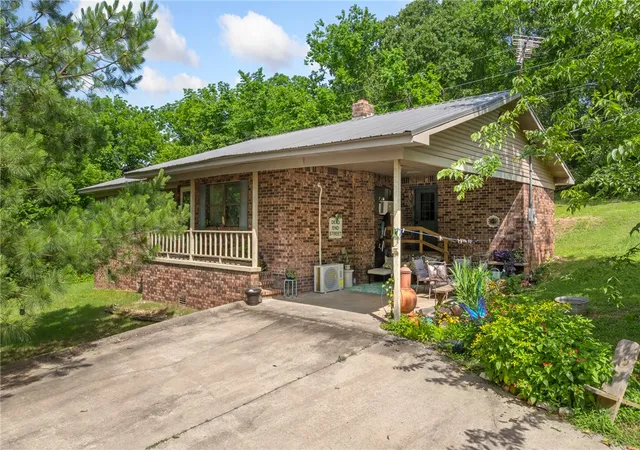 Photo 2 of Single family home for sale at 1072 Old Hwy 27, Marshall, AR 72650 | MLS# 1351288 | Listing updated on 2026-08-29