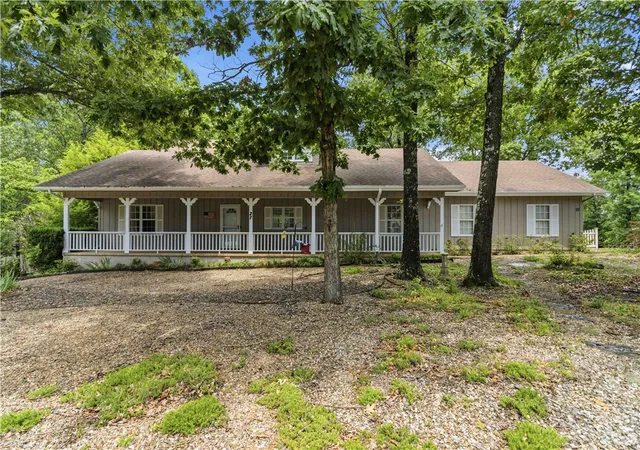 Photo 2 of Sale Pending at 27 Cambria Dr, Bella Vista, AR 72715 | MLS# 1351179 | Listing updated on 2026-09-19