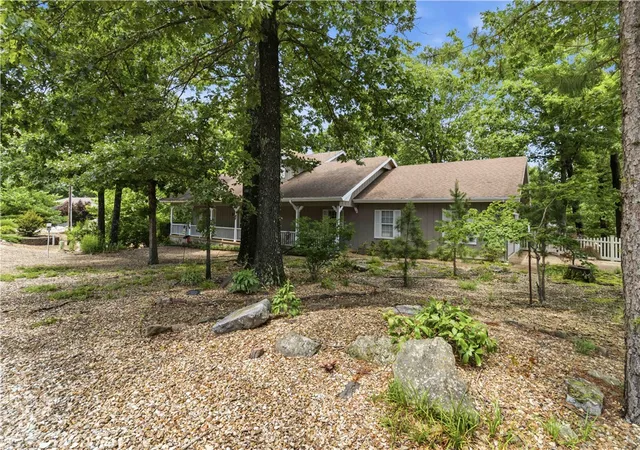 Photo 3 of Sale Pending at 27 Cambria Dr, Bella Vista, AR 72715 | MLS# 1351179 | Listing updated on 2026-09-19