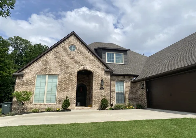 Photo 1 of Single family home for sale at 186 N Hawkstone Dr, Fayetteville, AR 72704 | MLS# 1351269 | Listing updated on 2026-09-08
