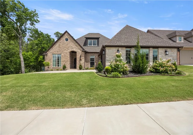 Photo 2 of Single family home for sale at 186 N Hawkstone Dr, Fayetteville, AR 72704 | MLS# 1351269 | Listing updated on 2026-09-08