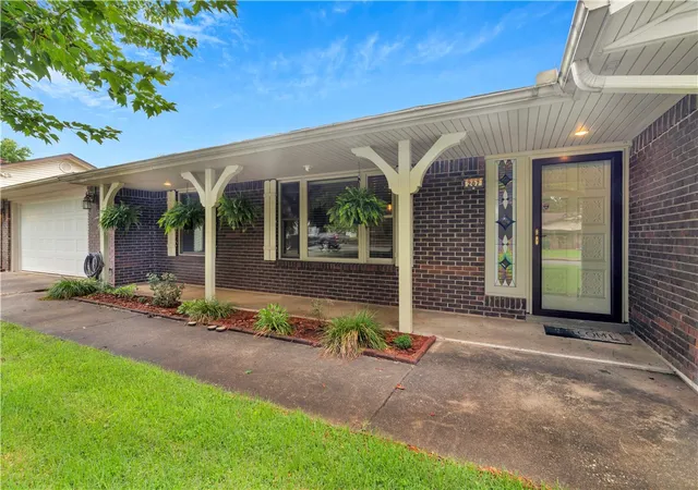 Photo 3 of Sale Pending at 207 Angela St, Springdale, AR 72762 | MLS# 1351401 | Listing updated on 2026-10-03