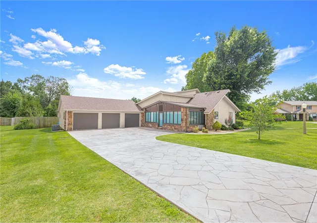 Photo 2 of Single family home for sale at 4603 W Centre Ct, Rogers, AR 72758 | MLS# 1351362 | Listing updated on 2026-09-04