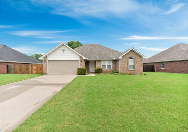 Photo 2 of Sale Pending at 832 Palisades Ave, Springdale, AR 72764 | MLS# 1351279 | Listing updated on 2026-08-31