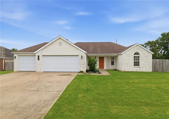 Photo 1 of Sale Pending at 3300 Sw Elm Manor Ave, Bentonville, AR 72712 | MLS# 1351221 | Listing updated on 2026-08-30