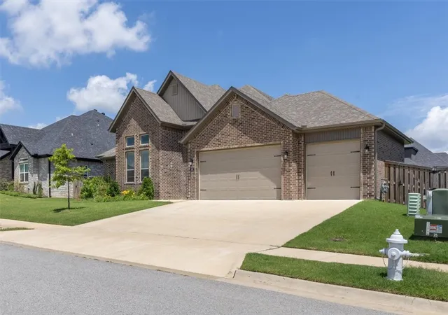 Photo 2 of Single family home for sale at 260 Ambry Loop, Centerton, AR 72719 | MLS# 1351517 | Listing updated on 2026-10-21