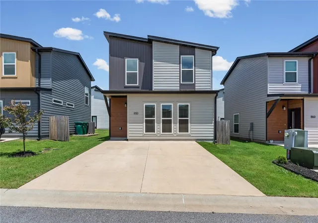 Photo 1 of Single family home for sale at 850 Ventnor Ave, Bentonville, AR 72713 | MLS# 1348361 | Listing updated on 2026-09-11