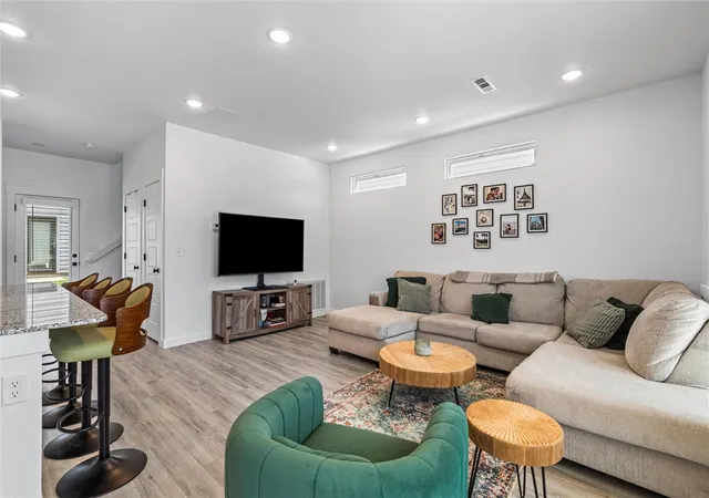 Photo 3 of Single family home for sale at 850 Ventnor Ave, Bentonville, AR 72713 | MLS# 1348361 | Listing updated on 2026-09-11