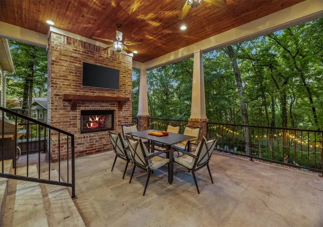 Photo 3 of Single family home for sale at 2 Hill Ln, Bella Vista, AR 72714 | MLS# 1351609 | Listing updated on 2026-09-03