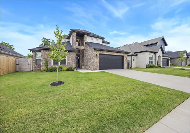 Photo 3 of Single family home for sale at 1100 Whistler St, Bentonville, AR 72713 | MLS# 1351024 | Listing updated on 2026-08-30