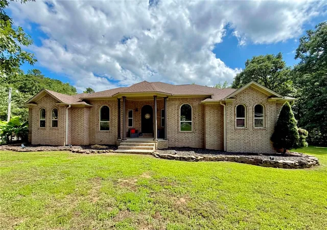Photo 1 of Single family home for sale at 233 Seminole Trl, Russellville, AR 72802 | MLS# 1351456 | Listing updated on 2026-10-21