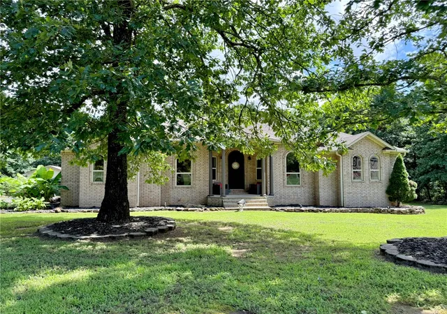 Photo 2 of Single family home for sale at 233 Seminole Trl, Russellville, AR 72802 | MLS# 1351456 | Listing updated on 2026-10-21