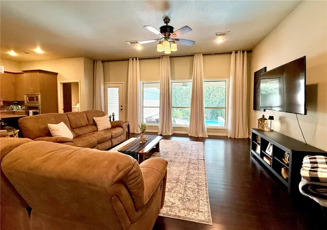 Photo 3 of Single family home for sale at 233 Seminole Trl, Russellville, AR 72802 | MLS# 1351456 | Listing updated on 2026-10-21