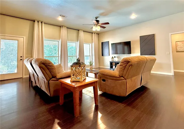 Photo 3 of Single family home for sale at 233 Seminole Trl, Russellville, AR 72802 | MLS# 1351456 | Listing updated on 2026-10-21