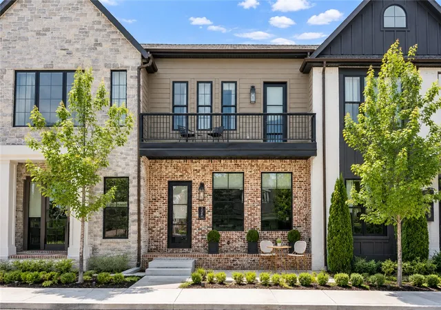Photo 2 of Townhouse for sale at 220 Se B St, Bentonville, AR 72712 | MLS# 1351265 | Listing updated on 2026-09-08