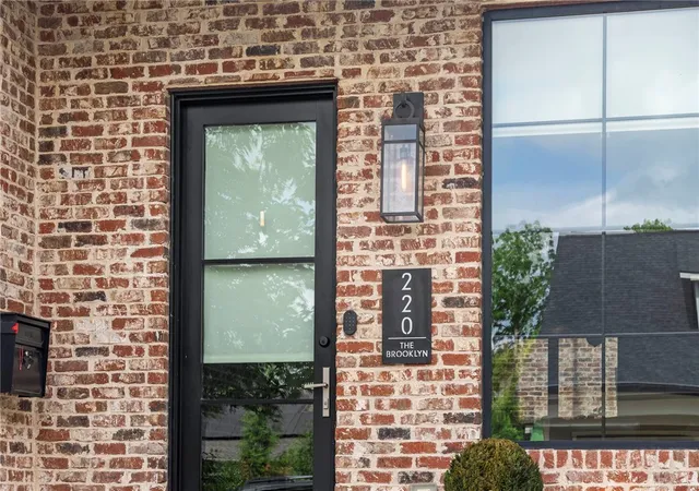 Photo 3 of Townhouse for sale at 220 Se B St, Bentonville, AR 72712 | MLS# 1351265 | Listing updated on 2026-09-08