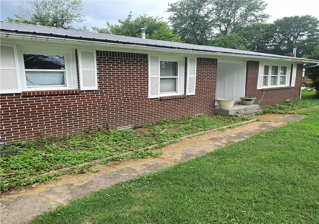 Photo 2 of Sale Pending at 113 Pleasant Ave, Berryville, AR 72616 | MLS# 1351653 | Listing updated on 2026-09-01