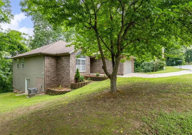 Photo 2 of Single family home for sale at 20 Westmorland Dr, Bella Vista, AR 72714 | MLS# 1351693 | Listing updated on 2026-09-14