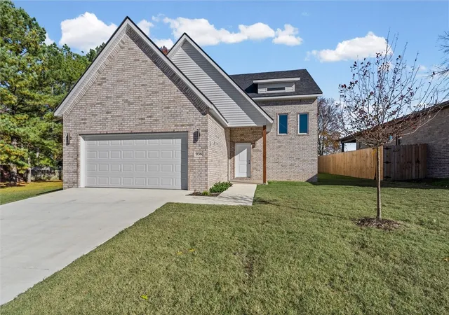 Photo 3 of Single family home for sale at 936 S Liberty Dr, Fayetteville, AR 72701 | MLS# 1351670 | Listing updated on 2026-09-10