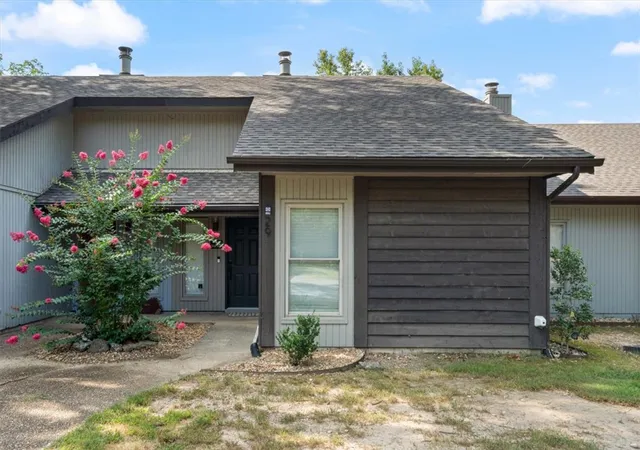 Photo 2 of Townhouse for sale at 29 Shakespeare Dr, Bella Vista, AR 72714 | MLS# 1351760 | Listing updated on 2026-09-07