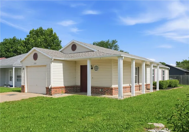 Photo 3 of Single family home for sale at 2515 SE 4th Street, Bentonville, AR 72712 | MLS# 1351678 | Listing updated on 2026-10-06