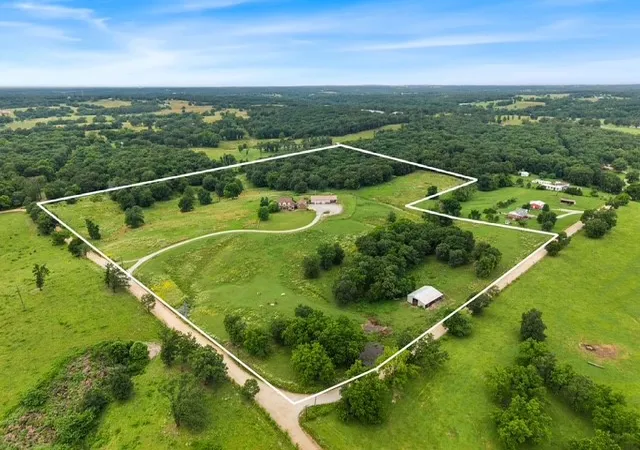 Photo 3 of Single family home for sale at 12713 Pleasant Valley Rd, Gentry, AR 72734 | MLS# 1351855 | Listing updated on 2026-09-25