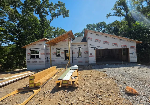 Photo 2 of Single family home for sale at 19 Whithorn Dr, Bella Vista, AR 72715 | MLS# 1351290 | Listing updated on 2026-08-29