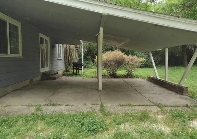 Photo 1 of Single family home for sale at 1915 W Wedington Dr, Fayetteville, AR 72701 | MLS# 1352090 | Listing updated on 2026-10-13