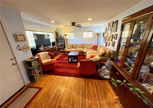 Photo 3 of Single family home for sale at 1915 W Wedington Dr, Fayetteville, AR 72701 | MLS# 1352090 | Listing updated on 2026-10-13