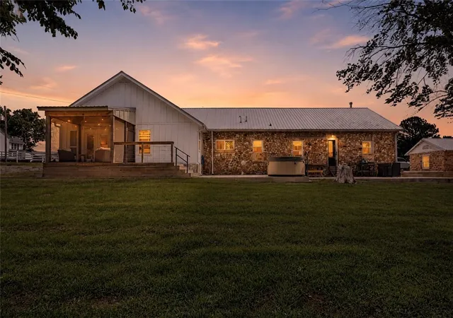 Photo 2 of Sale Pending at 453 Goose Crk Rd, Farmington, AR 72730 | MLS# 1351957 | Listing updated on 2026-09-02