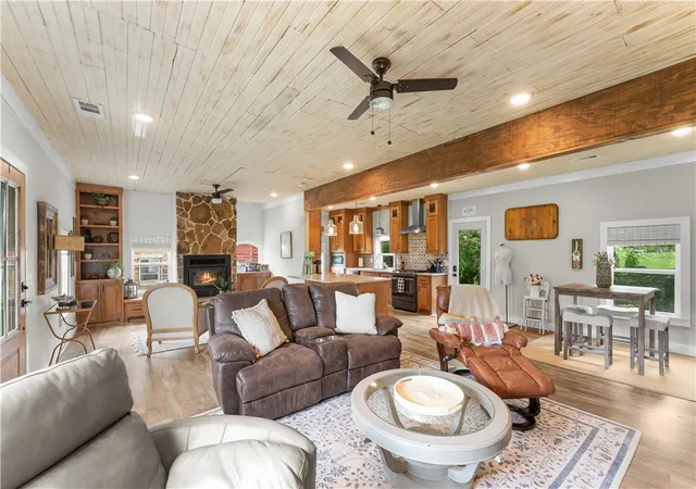 Photo 3 of Sale Pending at 453 Goose Crk Rd, Farmington, AR 72730 | MLS# 1351957 | Listing updated on 2026-09-02