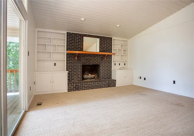 Photo 3 of Sale Pending at 32 Russell Ln, Russellville, AR 72802 | MLS# 1352066 | Listing updated on 2026-09-14