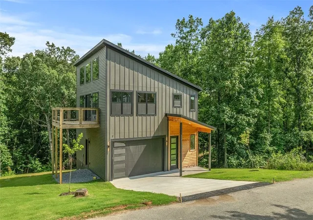 Photo 1 of Single family home for sale at 7 Embleton Dr, Bella Vista, AR 72714 | MLS# 1352058 | Listing updated on 2026-09-09