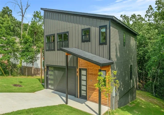 Photo 3 of Single family home for sale at 7 Embleton Dr, Bella Vista, AR 72714 | MLS# 1352058 | Listing updated on 2026-09-09