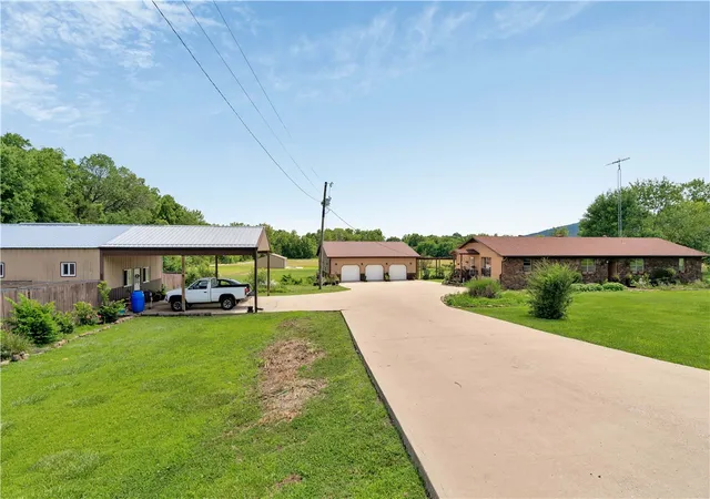 Photo 4 of Single family home for sale at 11023 Illinois Chapel Rd, Prairie Grove, AR 72753 | MLS# 1352460 | Listing updated on 2026-08-31