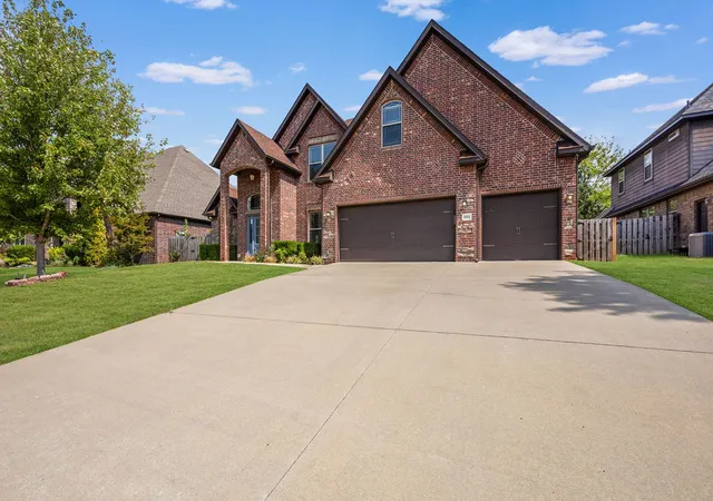 Photo 1 of Single family home for sale at 1011 Hunters Pointe, Bentonville, AR 72713 | MLS# 1352329 | Listing updated on 2026-10-18