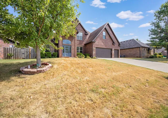 Photo 2 of Single family home for sale at 1011 Hunters Pointe, Bentonville, AR 72713 | MLS# 1352329 | Listing updated on 2026-10-18