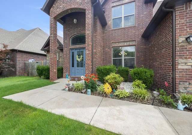 Photo 4 of Single family home for sale at 1011 Hunters Pointe, Bentonville, AR 72713 | MLS# 1352329 | Listing updated on 2026-08-30