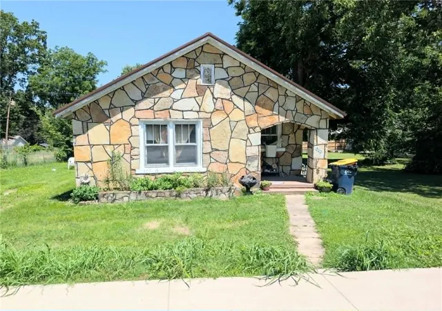 Photo 1 of Sale Pending at 903 N Chestnut St, Harrison, AR 72601 | MLS# 1352457 | Listing updated on 2026-09-02