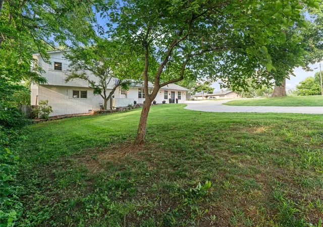 Photo 4 of Sale Pending at 702 Dewoody Dr, Bentonville, AR 72712 | MLS# 1352519 | Listing updated on 2026-08-31