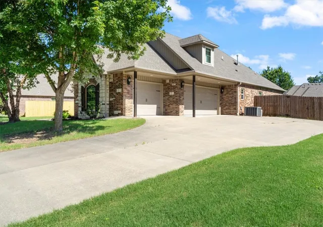 Photo 3 of Sale Pending at 3623 W Bowling Green Pl, Fayetteville, AR 72704 | MLS# 1352547 | Listing updated on 2026-09-08