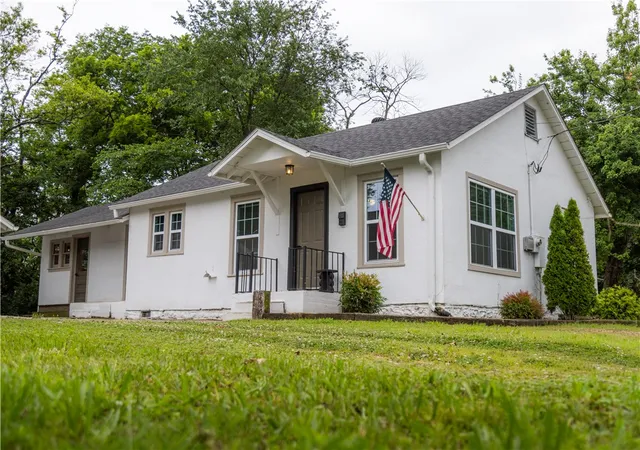 Photo 1 of Single family home for sale at 810 W Elgin St, Siloam Springs, AR 72761 | MLS# 1351528 | Listing updated on 2026-08-28