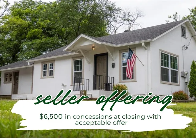 Single family home for sale at 810 W Elgin St, Siloam Springs, AR 72761 | MLS# 1351528